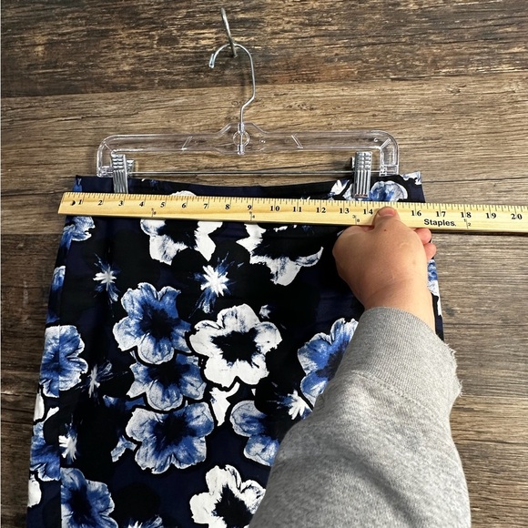 Lord & Taylor Blue and White Floral Pencil Skirt - Picture 3 of 6